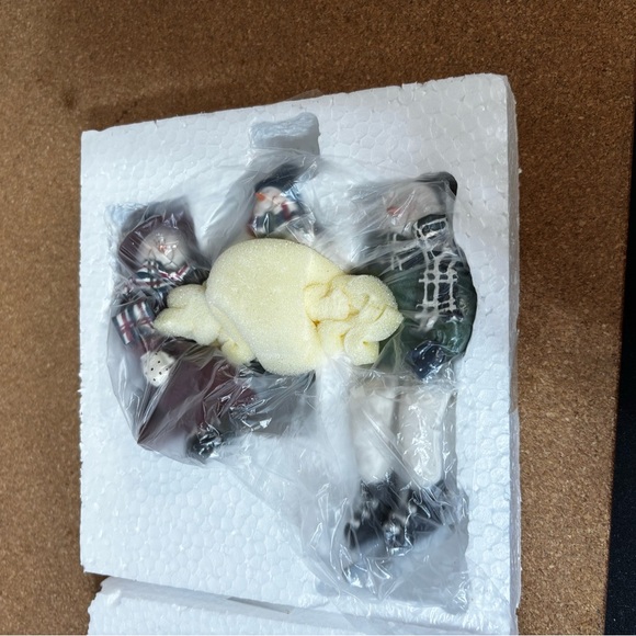 5/$25
Skating Snow Family Shelf Sitter 1pc Resin/Ceramic 5x5” NIB Christmas - Picture 2 of 9